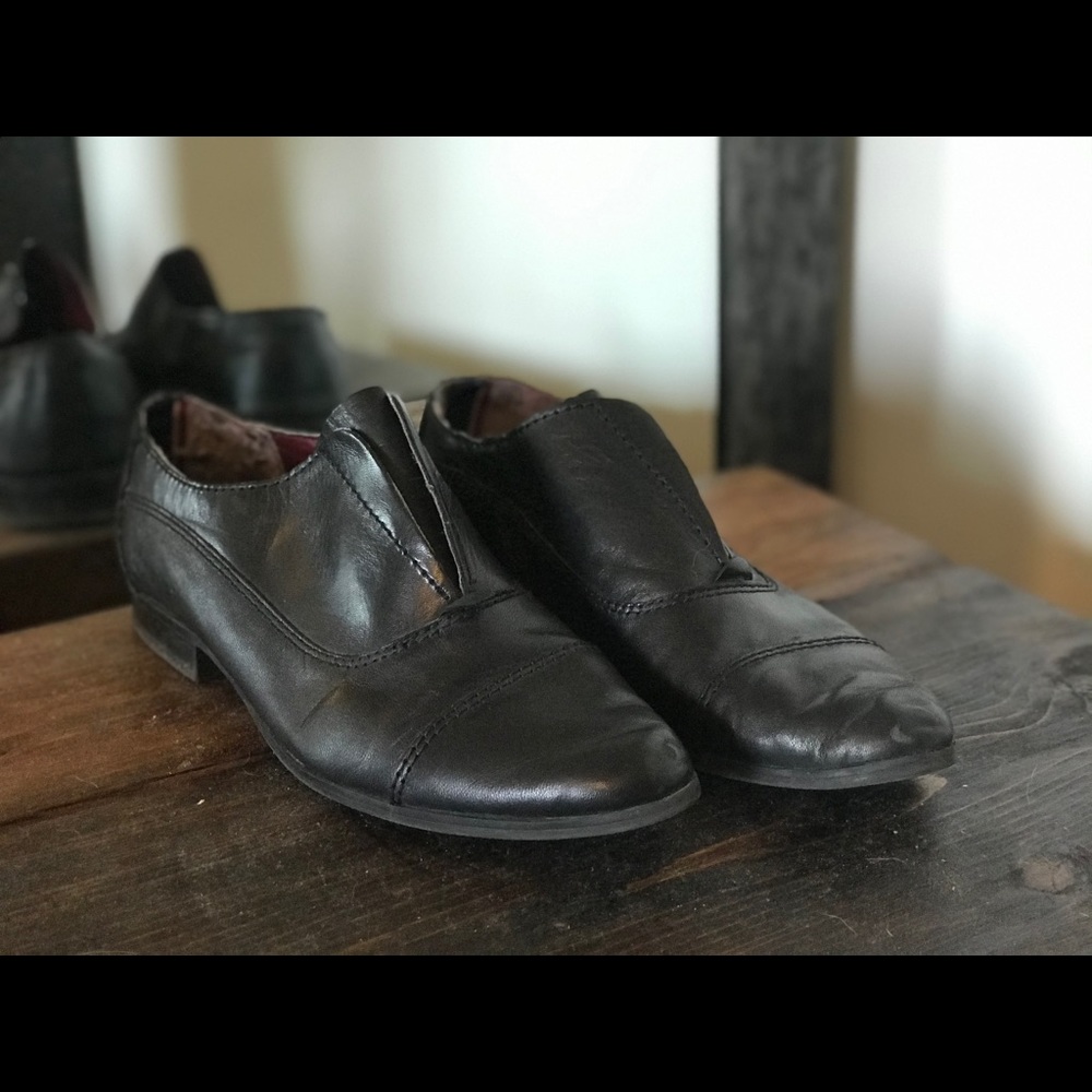 Tommy Hilfiger Black Oxfords Size 9